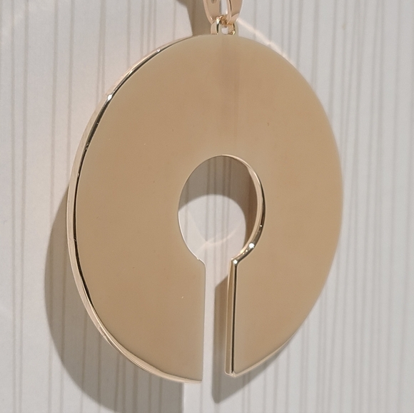 BCBGeneration Metal C Necklace Coin-like Pendant on Long Chain - Picture 5 of 6